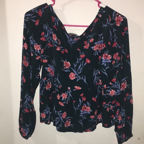 SOLD ON VINTED— American Eagle Low Cut Floral Top Size Medium - Picture 4 of 5